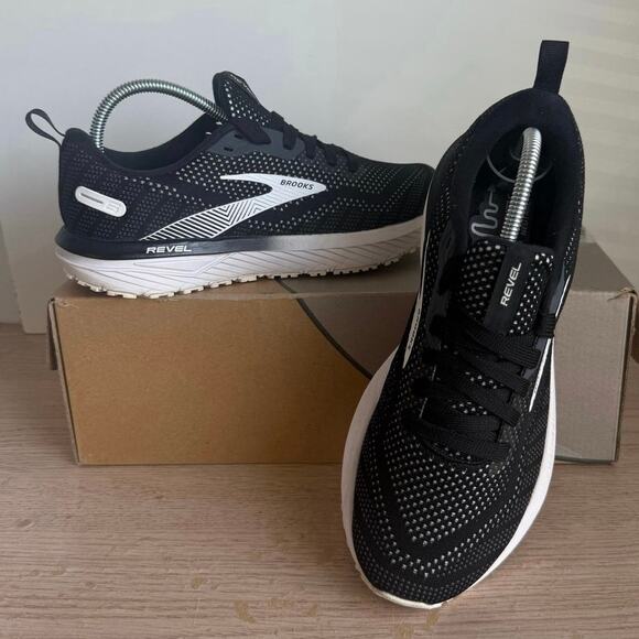 Brooks Revel 6 Black/White Women Sneakers- SZ 6.5